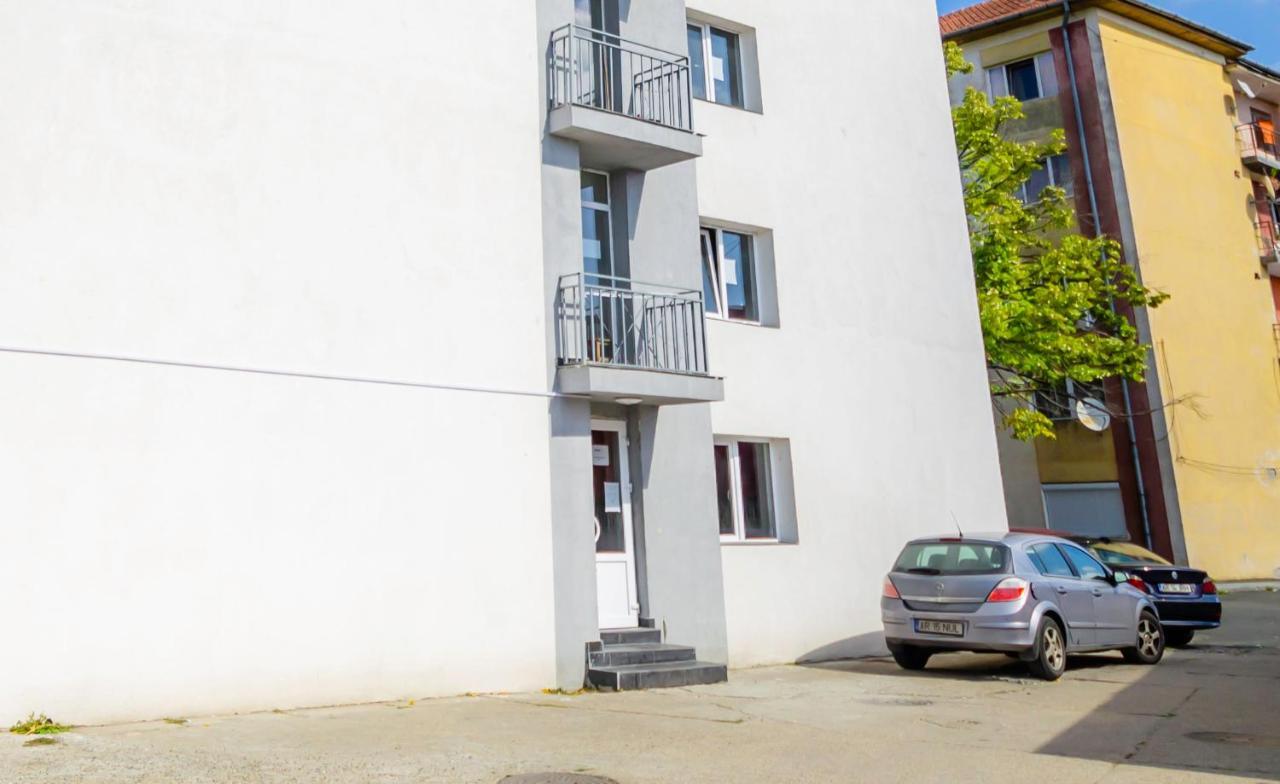 Apartament Cu O Camera อาราด ภายนอก รูปภาพ